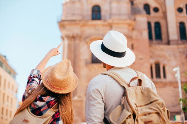 azerbaycanda-turist-axini-cuzi-artib